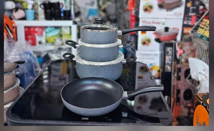 4-Piece Grey Marble Non-Stick Saucepan Set with Frying Pan & Glass Lids