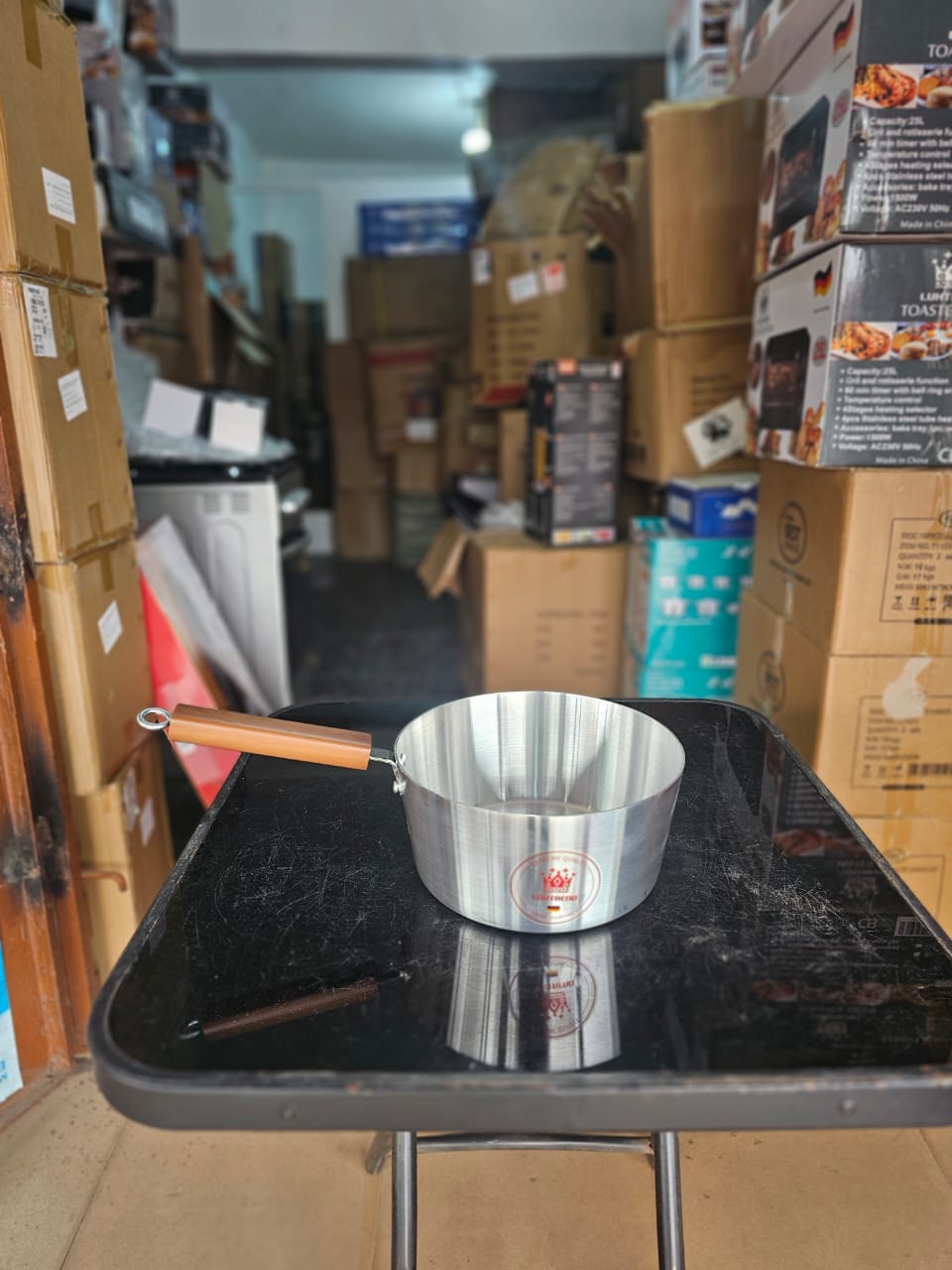 Aluminum Saucepan with Wooden Handle