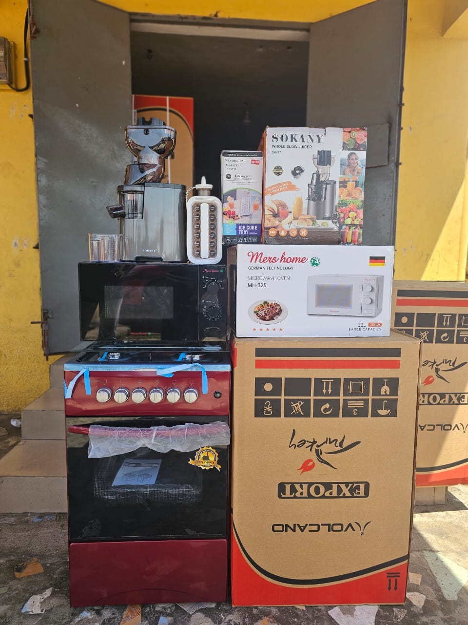 Red Volcano 4-Burner Gas Cooker + Mers Home Microwave MH-325 + Sokany Slow Juicer SK-07 + Ice Cube Tray Combo