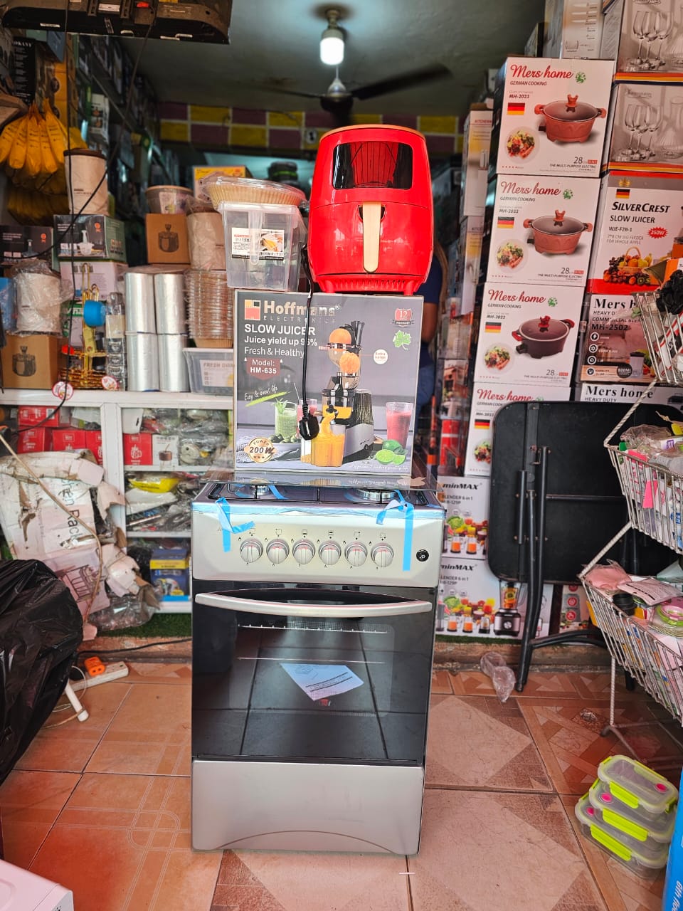 Silver 4-Burner Gas Cooker with Oven + Red Air Fryer + Hoffmans HM-035 Slow Juicer Combo